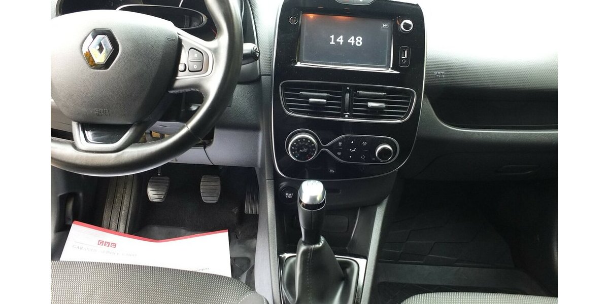 Renault Clio BLACK WEEK 25: EXPRESSION NAVI PARCTRONIC STA 118.021 km 7.904 € Köln 50858