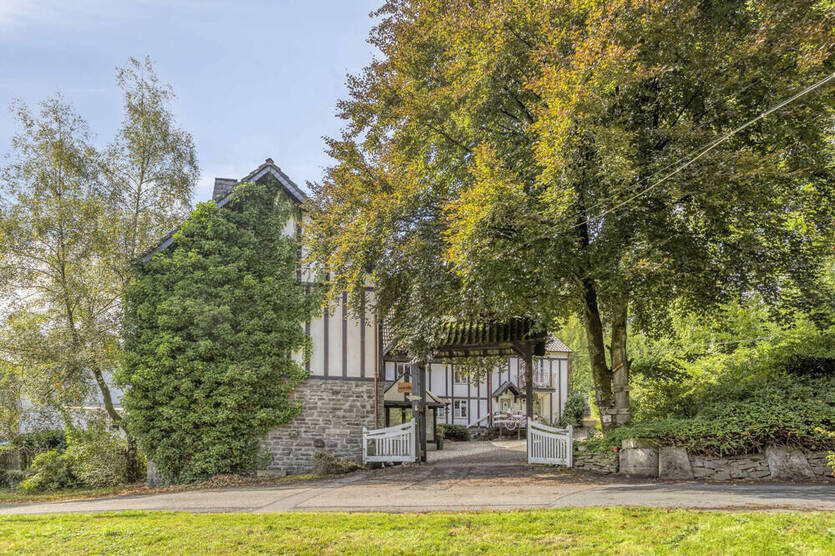 Außergewöhliches Anwesen mit mehreren Häusern mitten in der Natur 6 zimmer