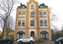 URDENBACH ALTBAU BEZUGSFREI KAMIN PARKETT GROßE KÜCHE GROßES BAD GROßER BALKON + 50 QM SPITZBODEN