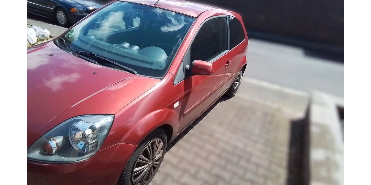 Ford Fiesta 210.000 km 2.000 &euro; Düsseldorf 40229