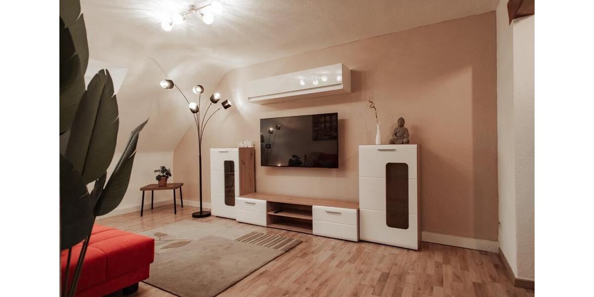 Dachgeschoßwohnung Neuss - 2.5 Zimmer, 67 m&sup2;, 1.150&euro; | Angebot:24693714