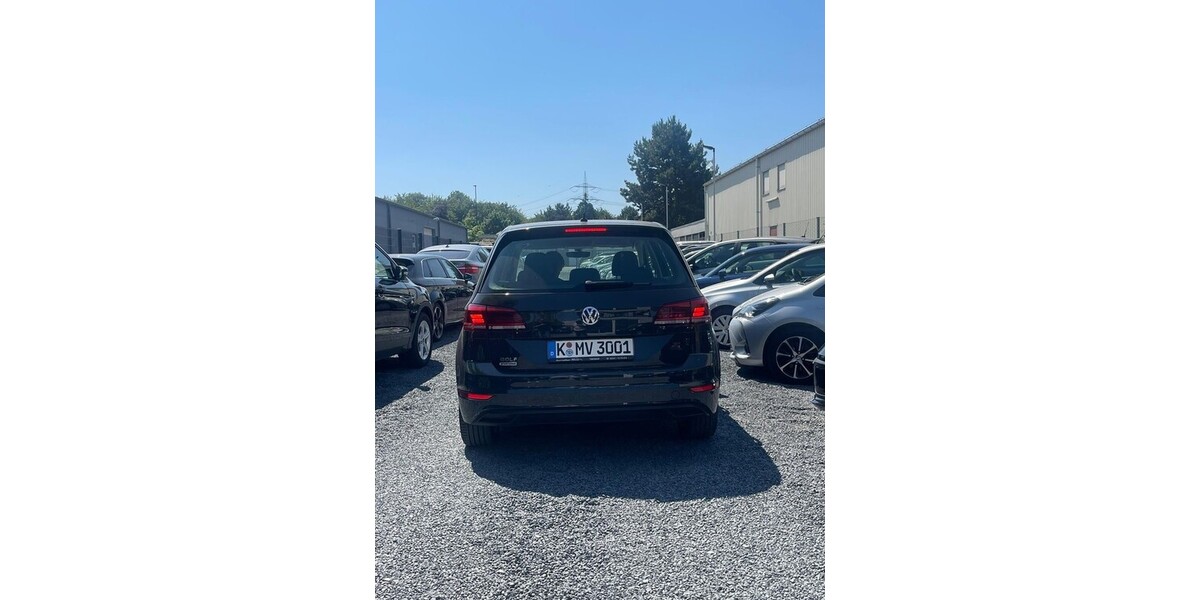 VW Golf Sportsvan 184.235 km 10.500 € Köln 50667