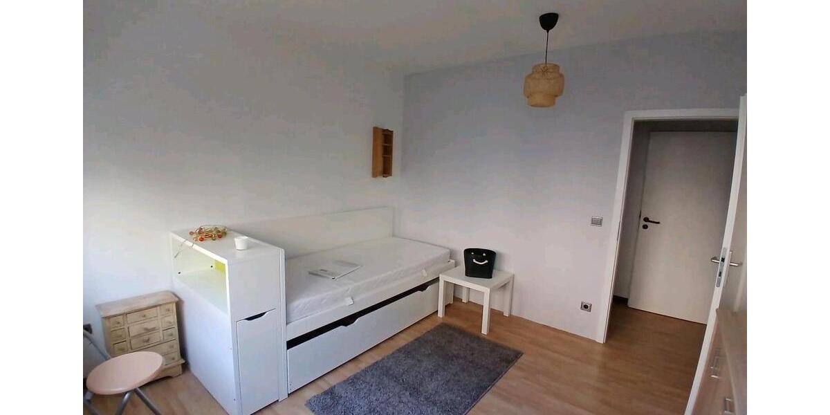 Etagenwohnung Neuss Augustinusviertel - 5 Zimmer, 130 m&sup2;, 650&euro; | Angebot:24514721