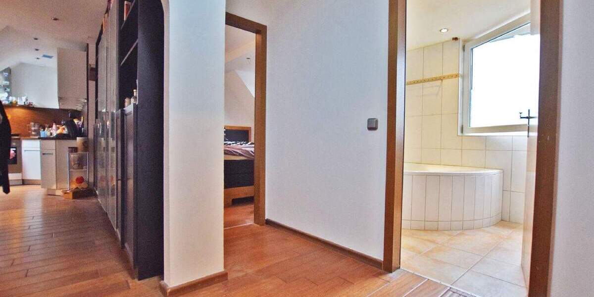 Etagenwohnung Essen Rüttenscheid - 4 Zimmer, 80 m&sup2;, 185.000&euro; | Angebot:25696413