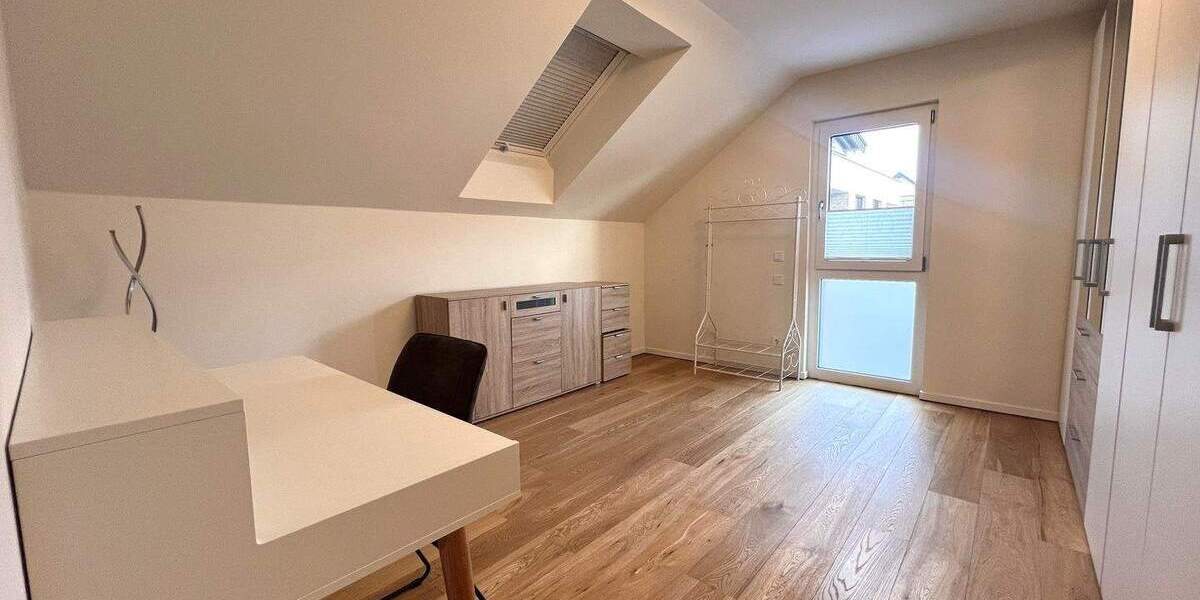 Einfamilienhaus Langenfeld Reusrath - 4 Zimmer, 155 m&sup2;, 2.150&euro; | Angebot:24775626