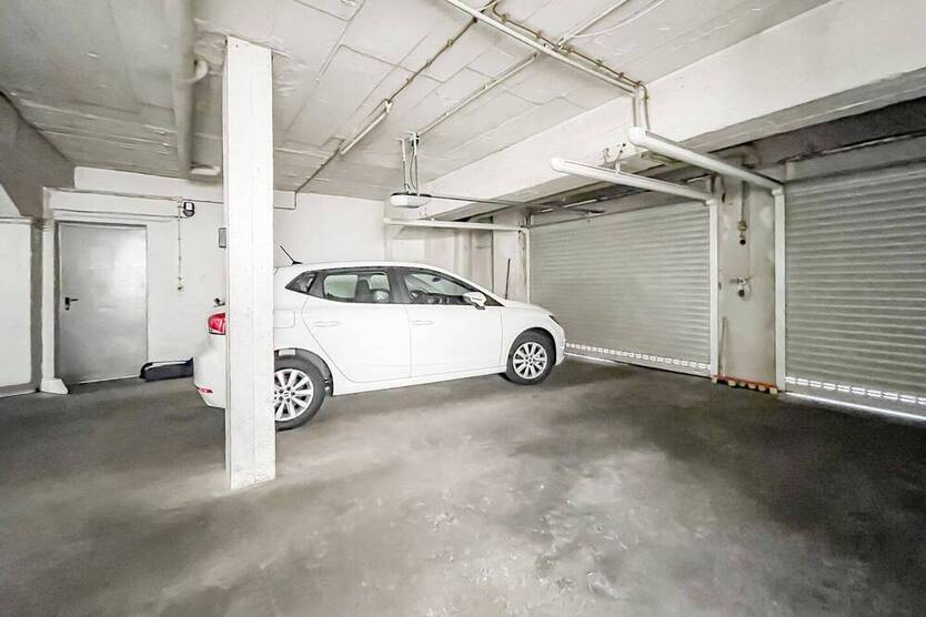 4,5 Zimmer - Balkon - Tiefgarage - freigezogen