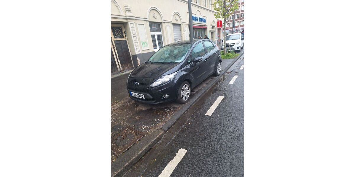 Ford Fiesta 205.000 km 2.350 &euro; Köln 51069