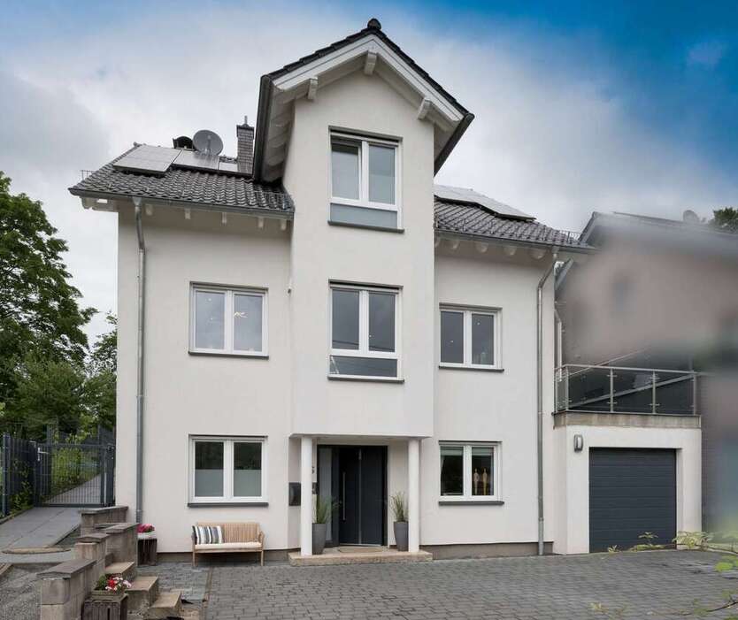 Haus zum Kaufen in Solingen 747.000 € 196 m²