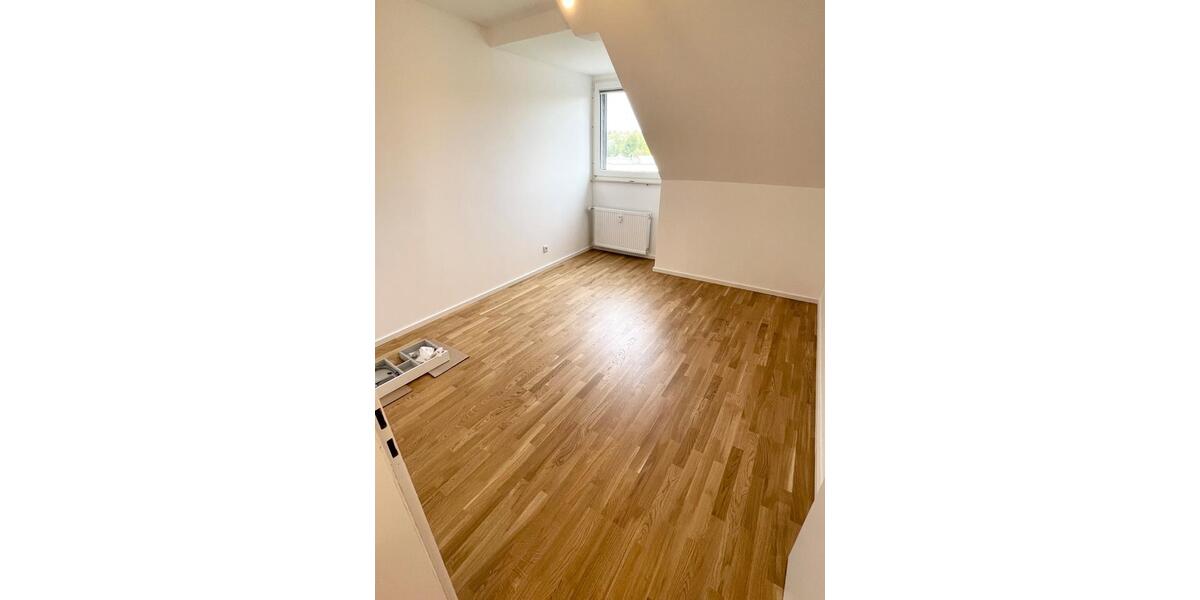 Dachgeschoßwohnung Solingen Burg - 3 Zimmer, 80 m&sup2;, 899&euro; | Angebot:25831726