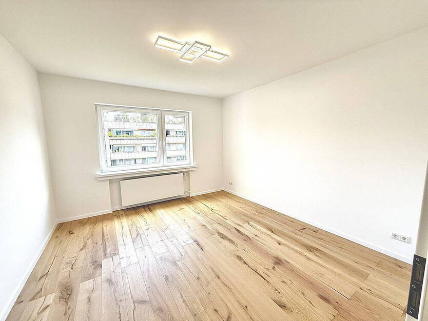 Provisionsfreier Direktverkauf: Kernsanierte 3-Zimmer-Wohnung mit TG , Düsseldorf-Golzheim