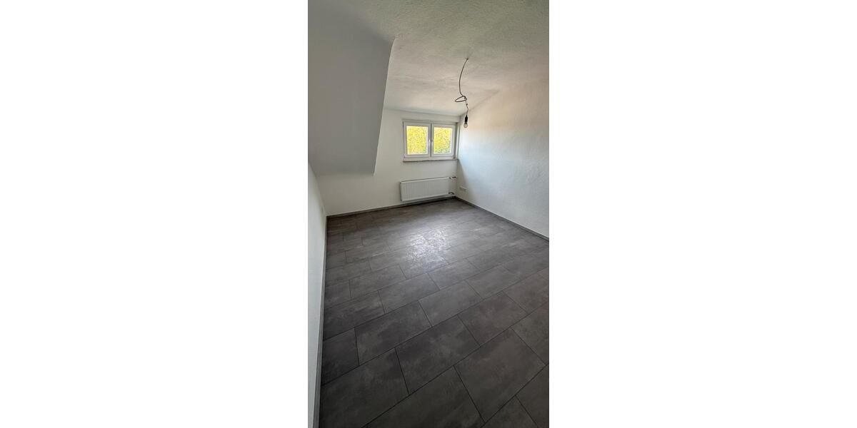 Dachgeschoßwohnung Remscheid Remscheid-Süd - 3 Zimmer, 73 m&sup2;, 700&euro; | Angebot:26164557