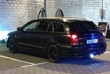 Toyota Avensis 260.000 km 1.940 € Düsseldorf 40595