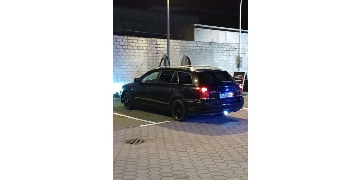 Toyota Avensis 260.000 km 1.940 € Düsseldorf 40595