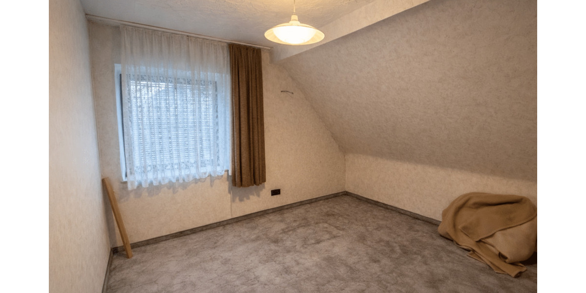 Einfamilienhaus Düsseldorf Wersten - 9 Zimmer, 340 m&sup2;, 800.000&euro; | Angebot:25686772