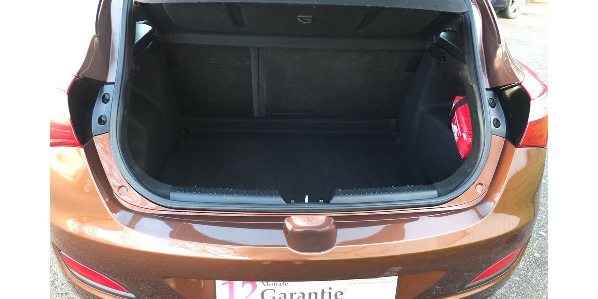 Hyundai i30 KLIMAAUTOMATIK SPORT LMF/BREITREIFEN 117.877 km 6.998 &euro; Köln 50858