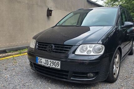 VW Touran 255.000 km 2.300 &euro; Solingen 42659