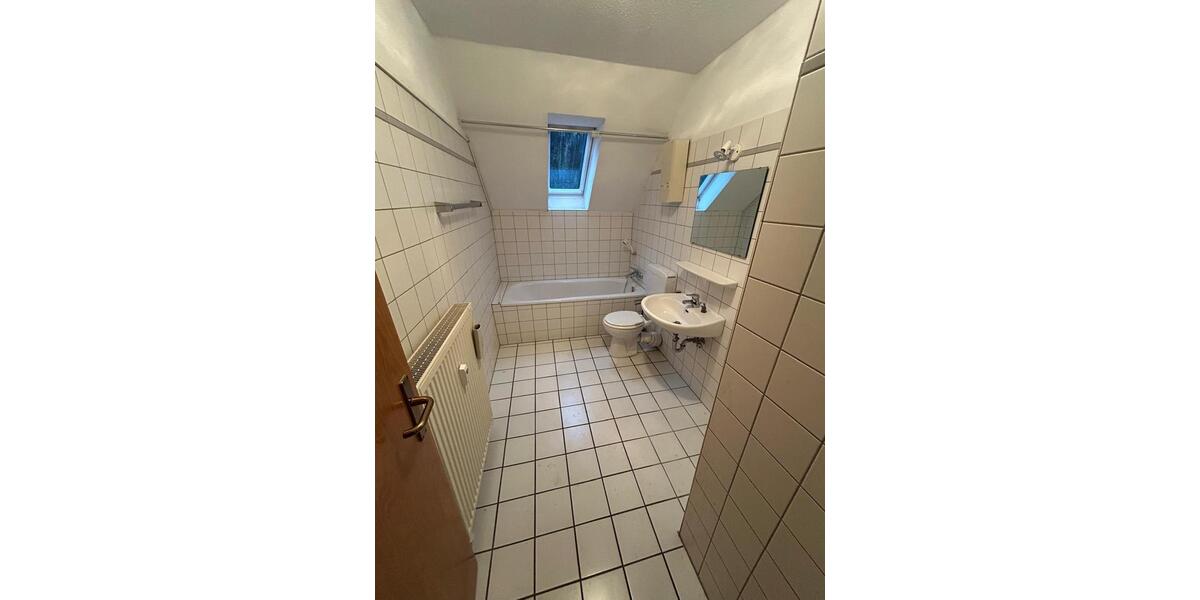 Dachgeschoßwohnung Wuppertal Arrenberg - 3 Zimmer, 100 m&sup2;, 800&euro; | Angebot:24508408