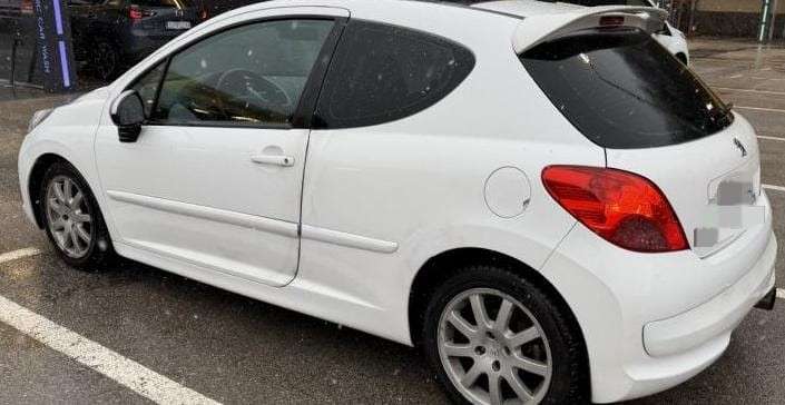 Peugeot 207 125.000 km 4.200 &euro; Marienburg (Köln) 50968