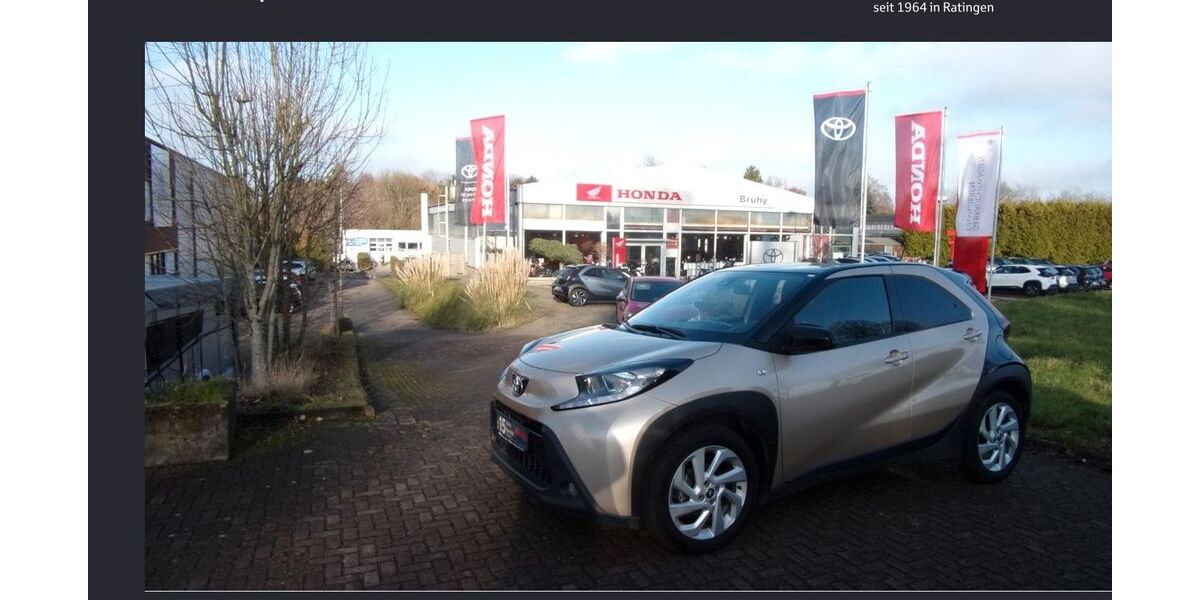 Toyota Aygo (X) 26.987 km 14.699 € Ratingen 40882