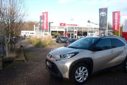 Toyota Aygo (X) 26.987 km 14.799 € Ratingen 40882