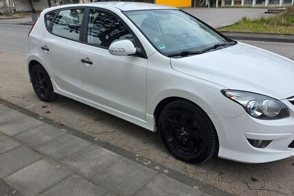 Hyundai i30 162.500 km 2.800 &euro; Solingen 42651