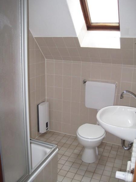 Preiswerte, ansprechende 2-Zimmer-Wohnung mit Ausblick zimmer