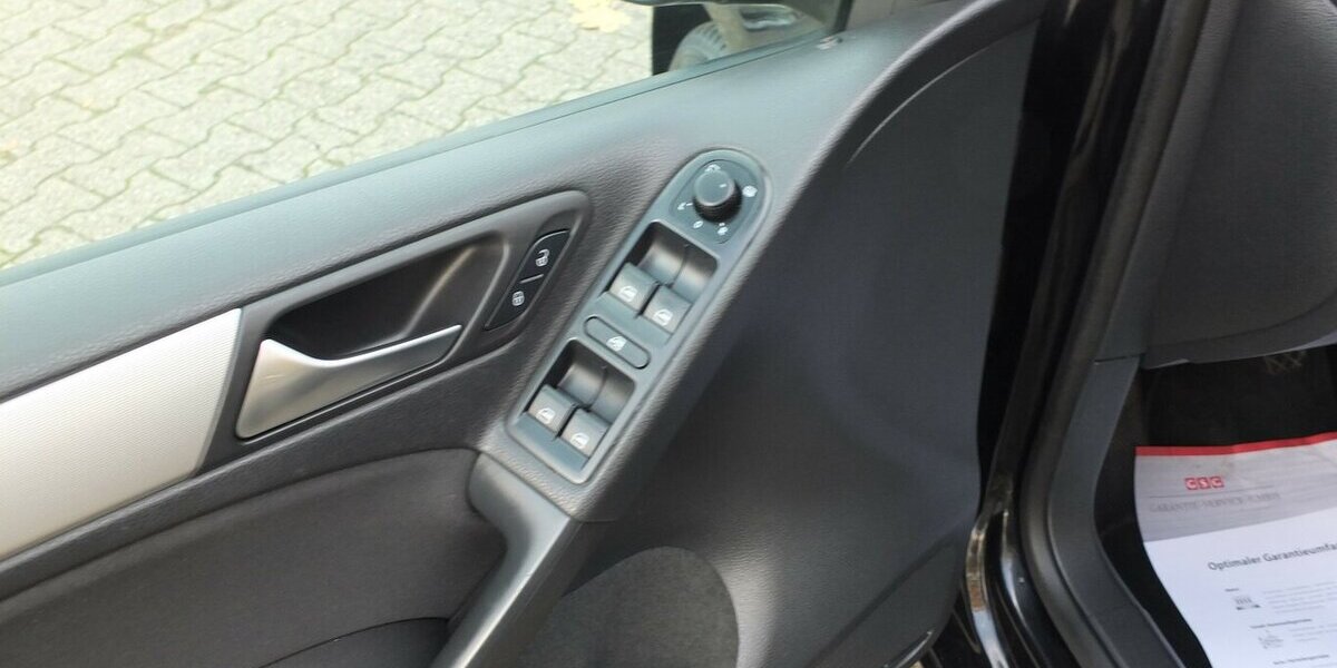 VW Golf 1.6TDi BLACK WEEK 25:TEAM EINPARKHILFE SHZ TE 159.855 km 6.904 € Köln 50858