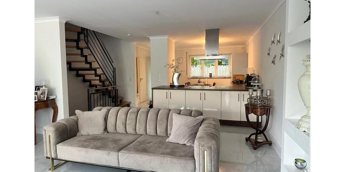 Reihenhaus Düsseldorf Stadtbezirk 7 - 6 Zimmer, 166 m&sup2;, 3.300&euro; | Angebot:27615910