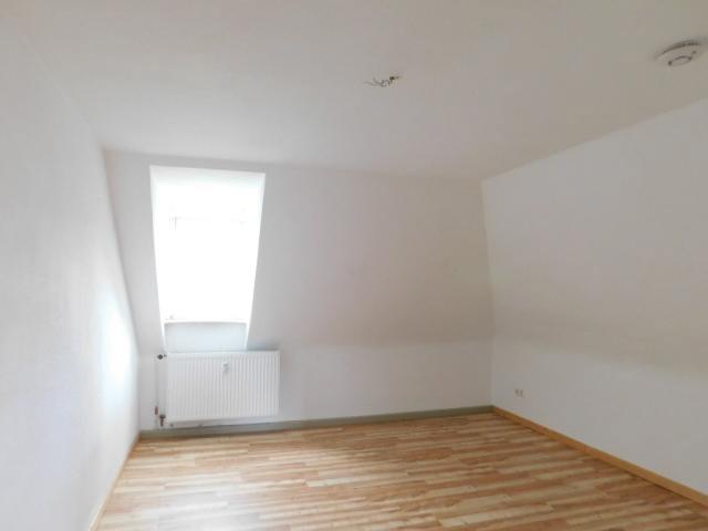 Preiswerte, ansprechende 2-Zimmer-Wohnung mit Ausblick zimmer