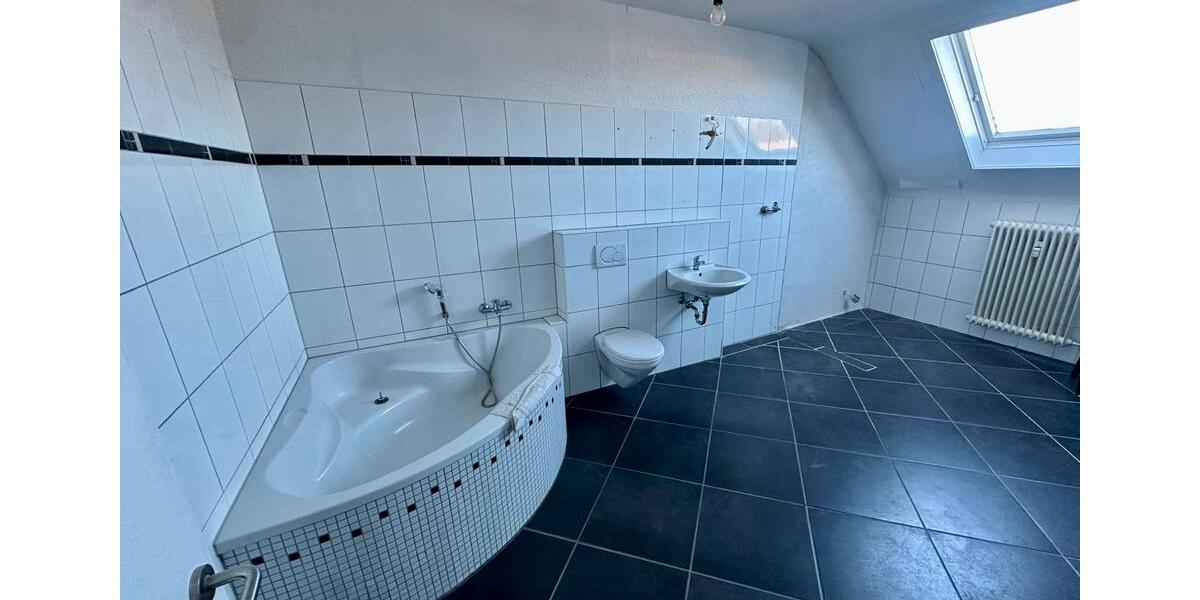 Etagenwohnung Solingen Wald - 4 Zimmer, 115 m&sup2;, 1.150&euro; | Angebot:25930808