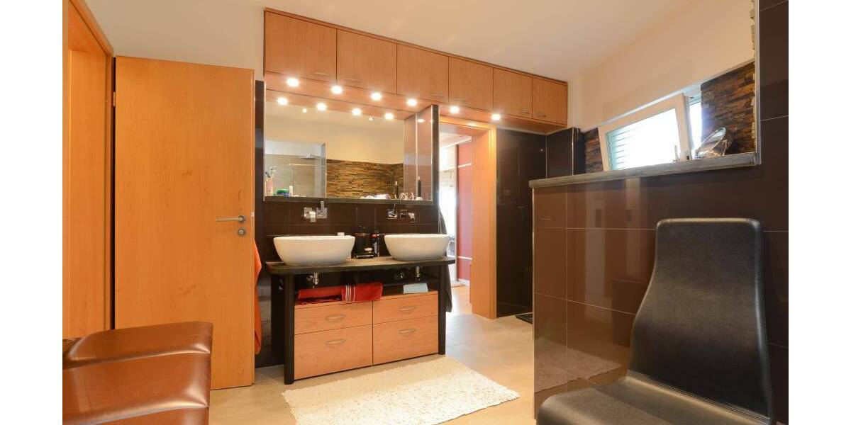 Bungalow Leverkusen Steinbüchel - 4 Zimmer, 185 m&sup2;, 750.000&euro; | Angebot:26572815