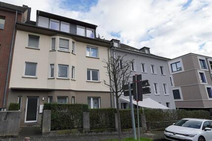 Baldige Fertigstellung: Kernsanierte Altbauwohnung mit Balkon im Zentrum von Bergisch Gladbach zimmer
