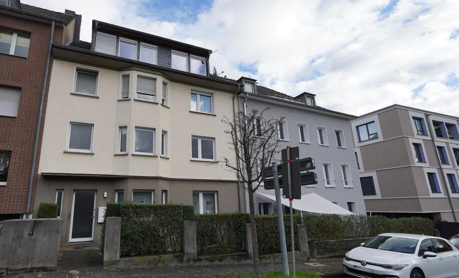 Baldige Fertigstellung: Kernsanierte Altbauwohnung mit Balkon im Zentrum von Bergisch Gladbach zimmer