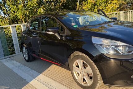 Renault Clio 152.600 km 6.250 &euro; Düsseldorf 40591