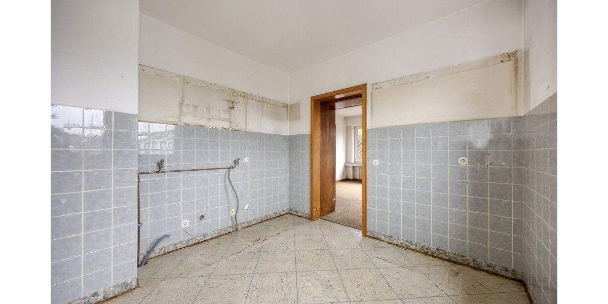 Großzügiges Einfamilienhaus mit zwei Einliegerwohnungen in Odenthal Eikamp - Mehrfamilienhaus, Wohnhaus Odenthal / Eikamp Eikamp | Angebot:25900153