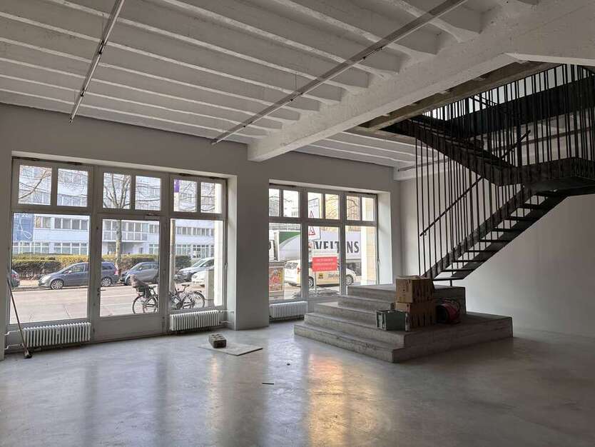 Büro in Berlin 8.636 € 395 m²
