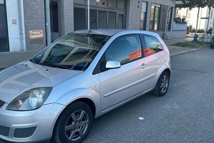 Ford Fiesta 235.332 km 1.300 &euro; Düsseldorf 40235