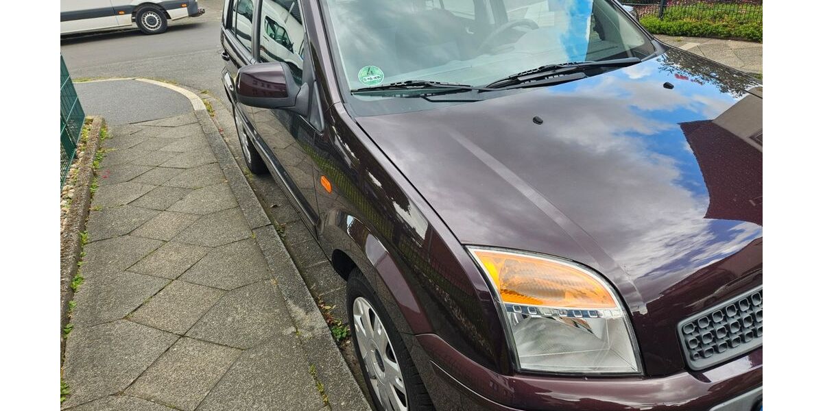 Ford Fusion 110.000 km 2.590 &euro; düsseldorf 40231