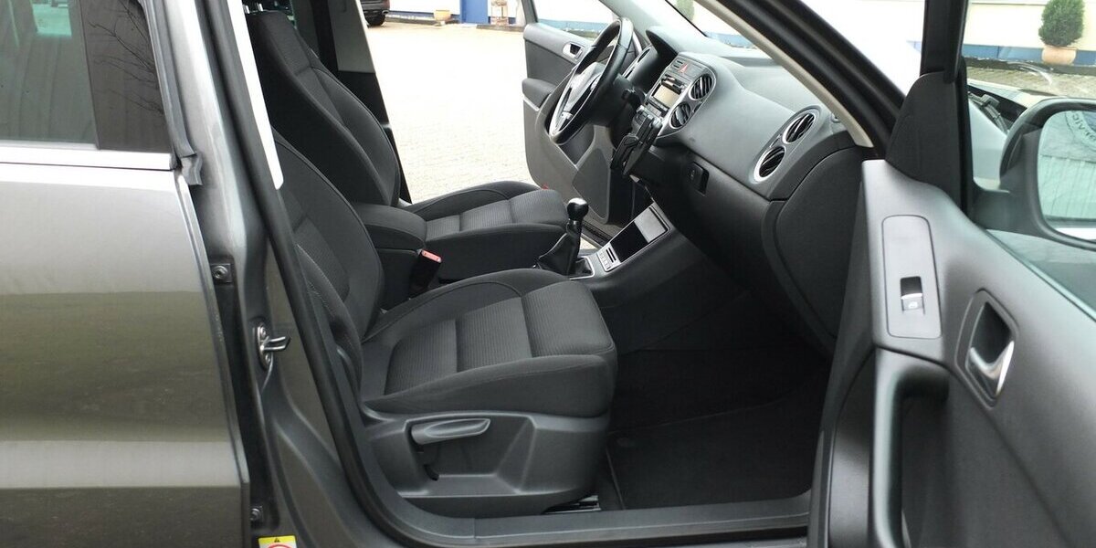 VW Tiguan TEAM orig.ATM ca 52 tkm XENON AHK PARKPILOT 112.432 km 10.908 € Köln 50858