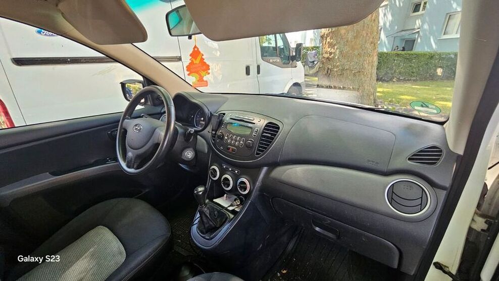 i10