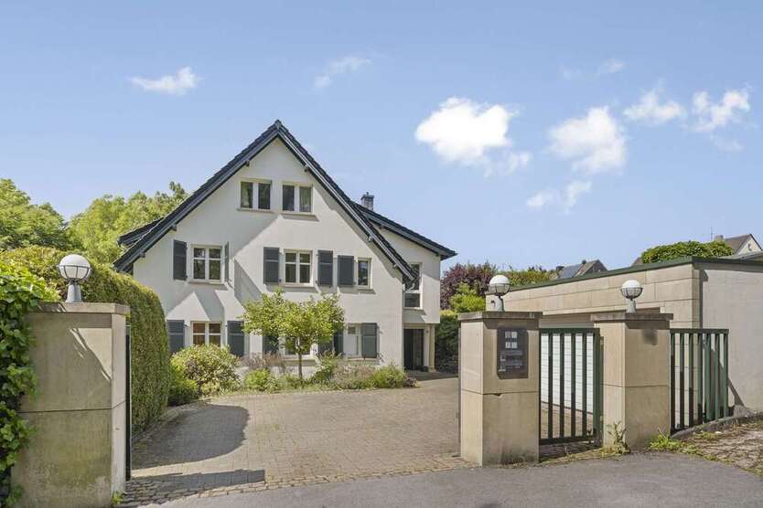 Haus zum Kaufen in Haan 1.290.000 € 326 m²