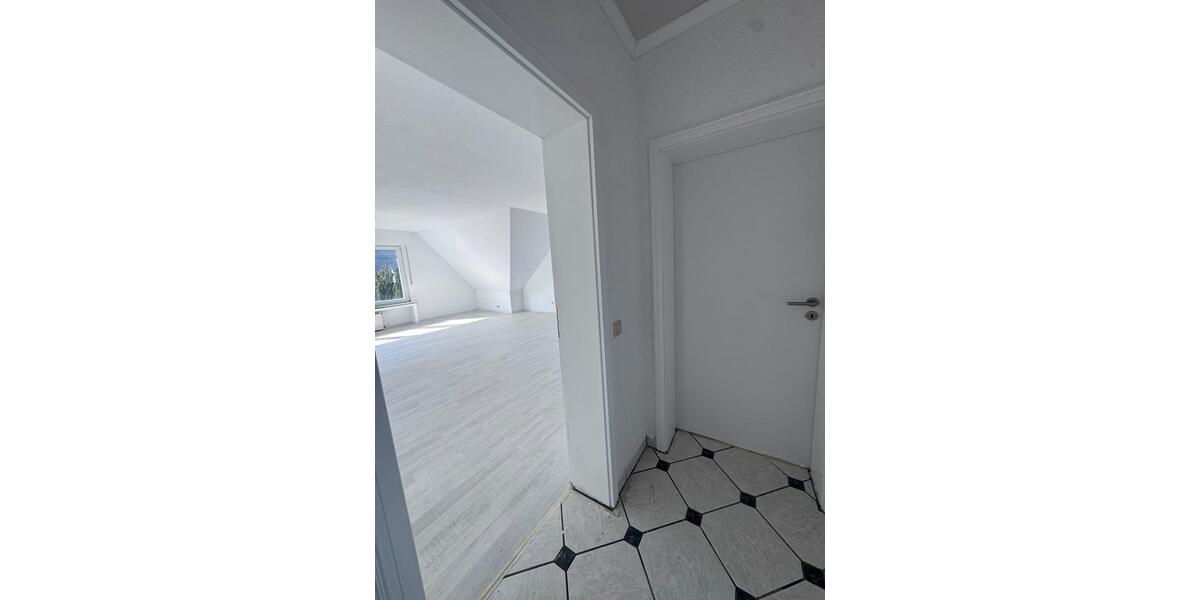 Etagenwohnung Burscheid - 4 Zimmer, 125 m&sup2;, 1.450&euro; | Angebot:25961222