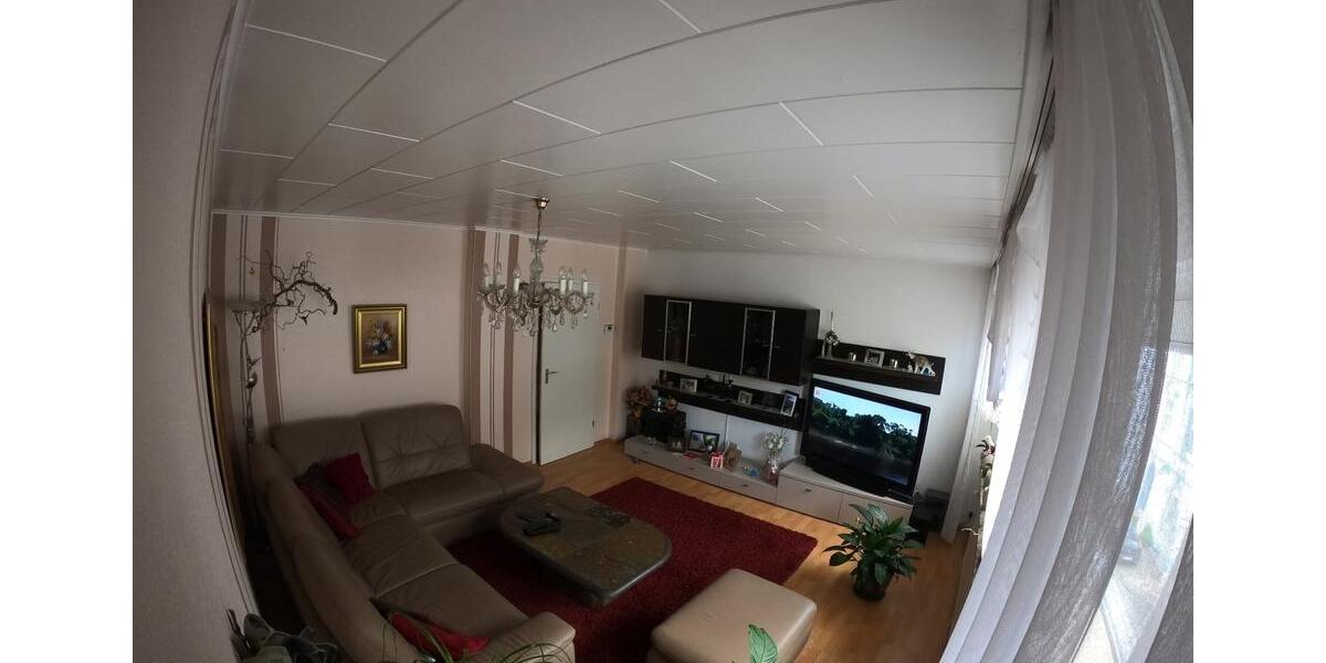 Helle 4-Zimmer-WHG mit Terrasse, EBK und 80qm Garage 4 zimmer