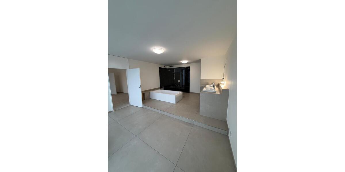 Etagenwohnung Wuppertal Dönberg - 3.5 Zimmer, 150 m&sup2;, 2.200&euro; | Angebot:24335717