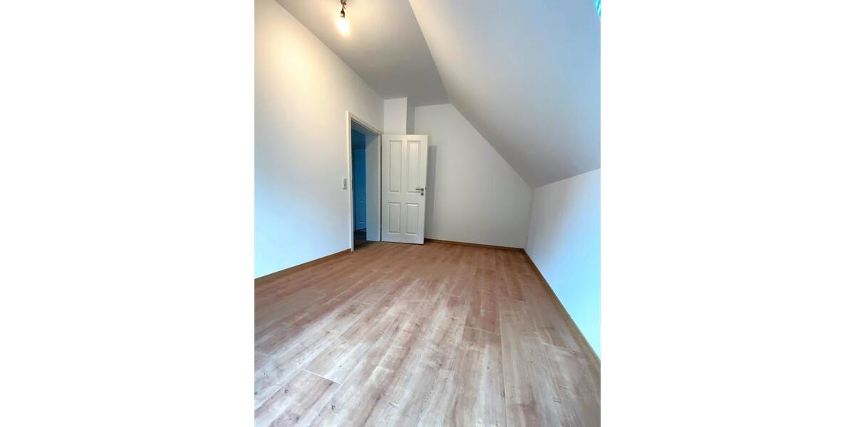 Dachgeschoßwohnung Wuppertal Dönberg - 3 Zimmer, 64 m&sup2;, 770&euro; | Angebot:27572258