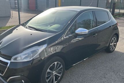 Peugeot 208 143.850 km 4.899 &euro; remscheid 42857