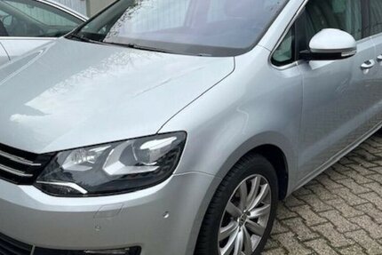 VW Sharan 2.0 TDI DSG Panorama Navi Leder 7 Sitze + 175.000 km 17.900 € Ratingen 40885