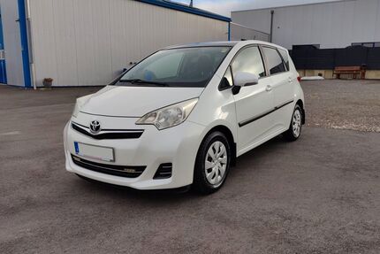 Toyota Verso-S 94.000 km 8.700 &euro; Hückeswagen 42499