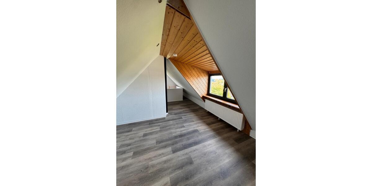 Dachgeschoßwohnung Solingen Central - 2 Zimmer, 65 m&sup2;, 890&euro; | Angebot:27625775