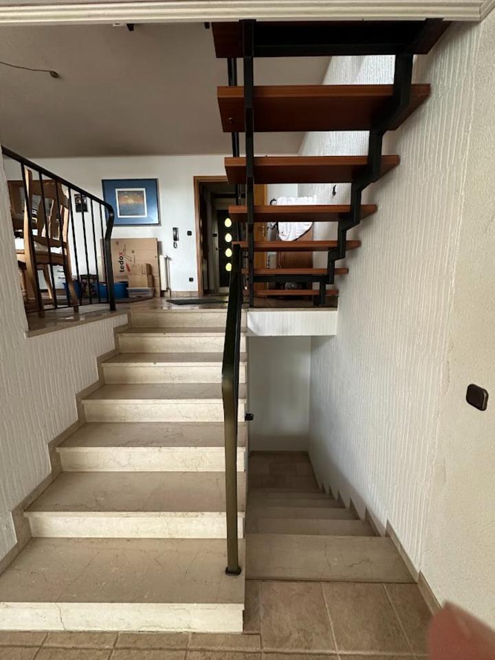 Split-Level Reihenmittelhaus mit Garten und Garage zimmer